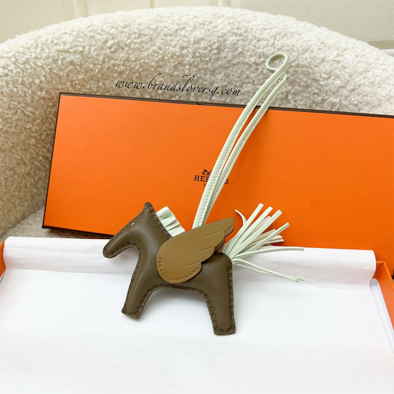 Hermes Rodeo Pegasus PM in Etoupe / Vert Fizz / Biscuit