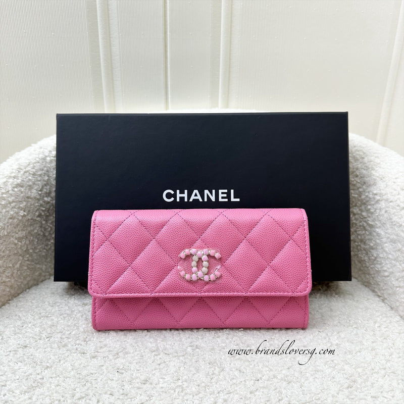 Chanel Seasonal Medium Mid-Length Wallet in Pink Caviar GHW