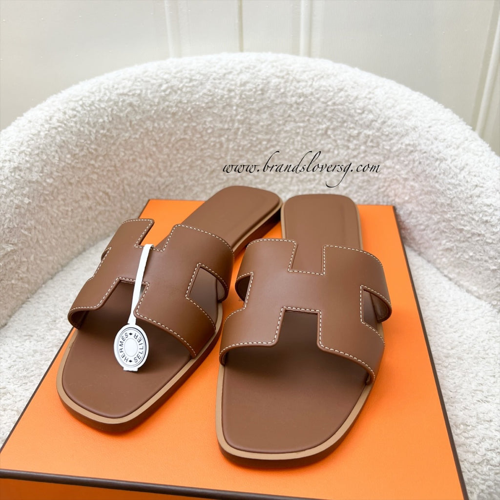 足元が軽やかに際立つ♪【HERMES】Oran Sandal Box Calfskin NEW in box HERMÈS Brown Gold Calfskin Oran Sandals** CHOOSE