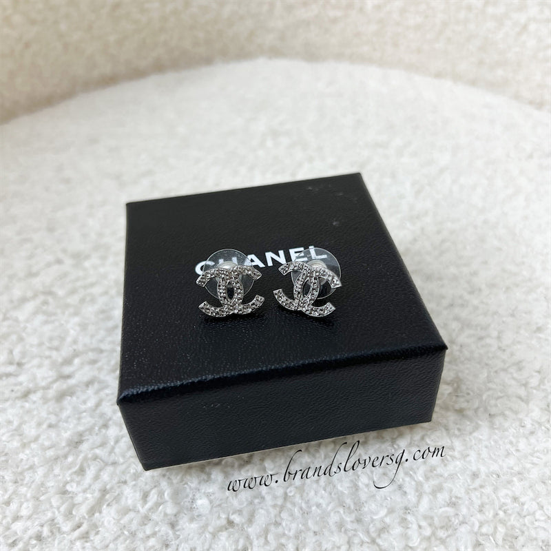 Chanel 14C CC Logo Earrings in RHW