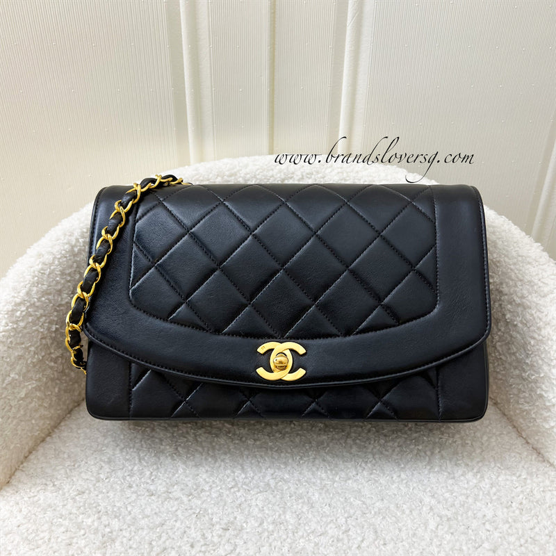 RvceShops Revival, Black Chanel Medium Diana Flap Bag