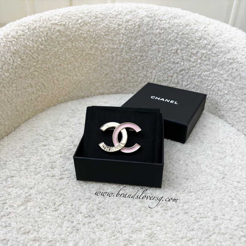 Chanel 24B Medium CC Brooch with Pink Enamel in LGHW