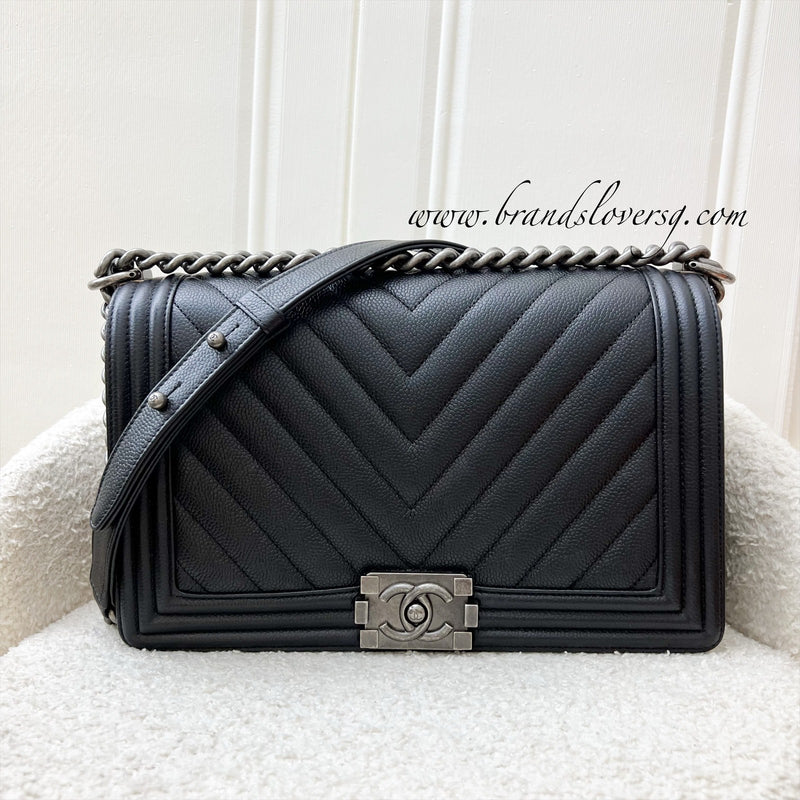 Chanel New Medium / Large 28cm Boy in Chevron Quilted Black Caviar and RHW (Model: A92193)