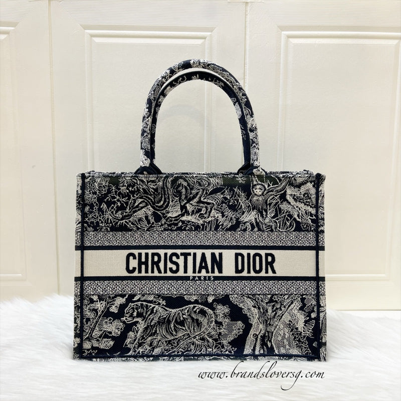 Dior Medium Book Tote in Blue and Ecru Toile de Jouy Reverse Embroidery Canvas (Model: M1296ZRGO, Colour: M928)