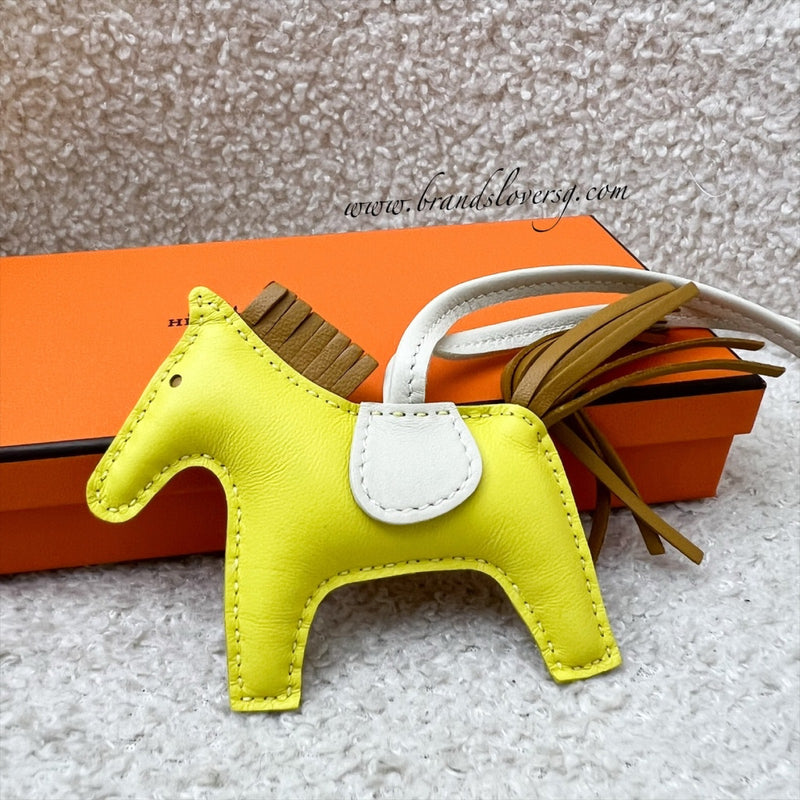 Hermes Rodeo PM in Lime / Sesame / Craie