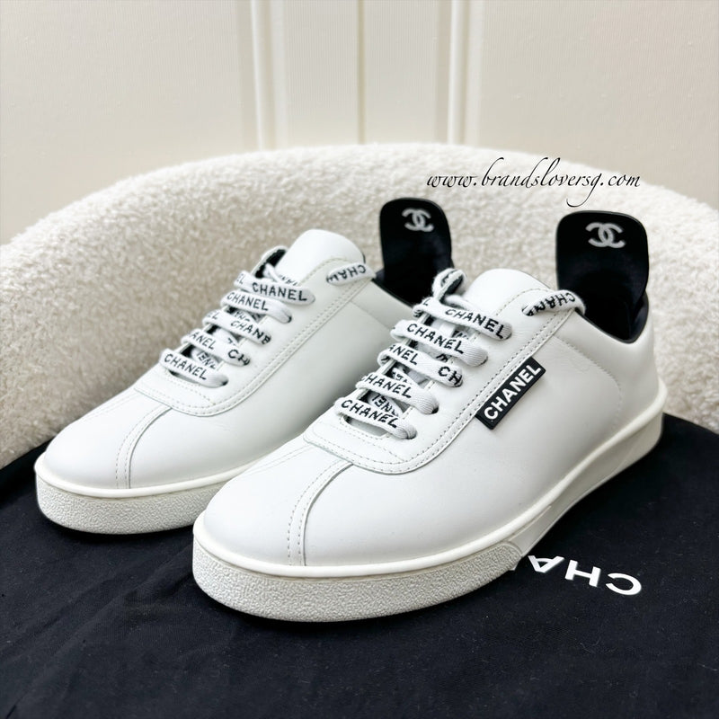 Chanel Sneakers in White Calf Leather in Size 36