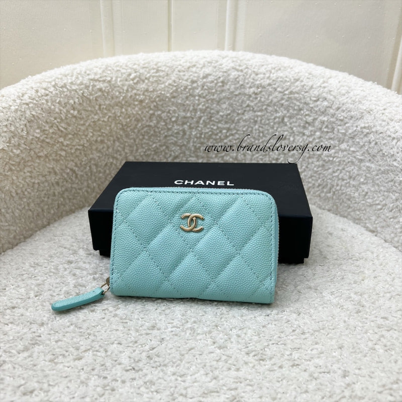 Chanel Zippy Card Holder in Turquoise Caviar and LGHW (Model: A69271)