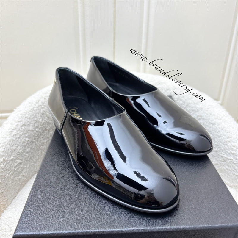 Chanel Mocassins with CC Logo in Black Patent Leather Sz 37.5