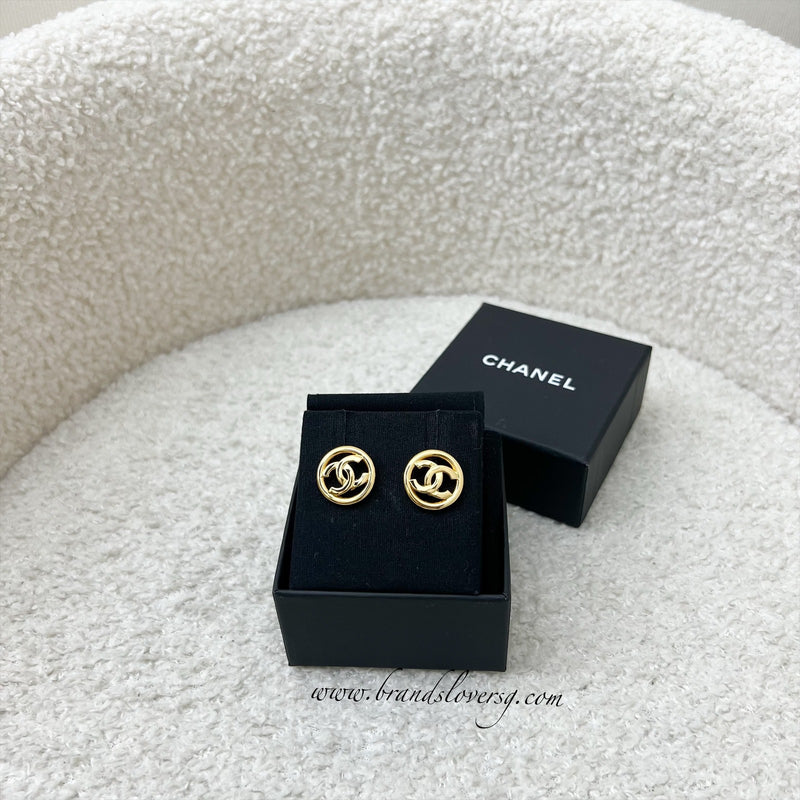 Chanel 23A Round Earrings with CC Logo in GHW (Model: ABB462)