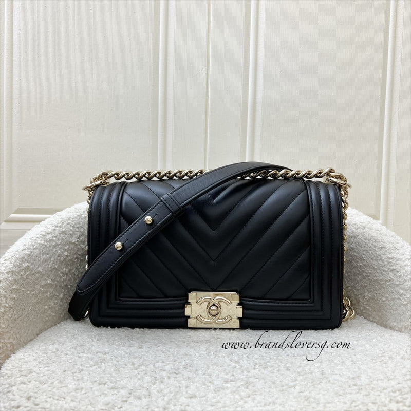 Chanel Medium 25cm Boy Flap in Chevron Quilted Black Lambskin and GHW (Model: A67086)
