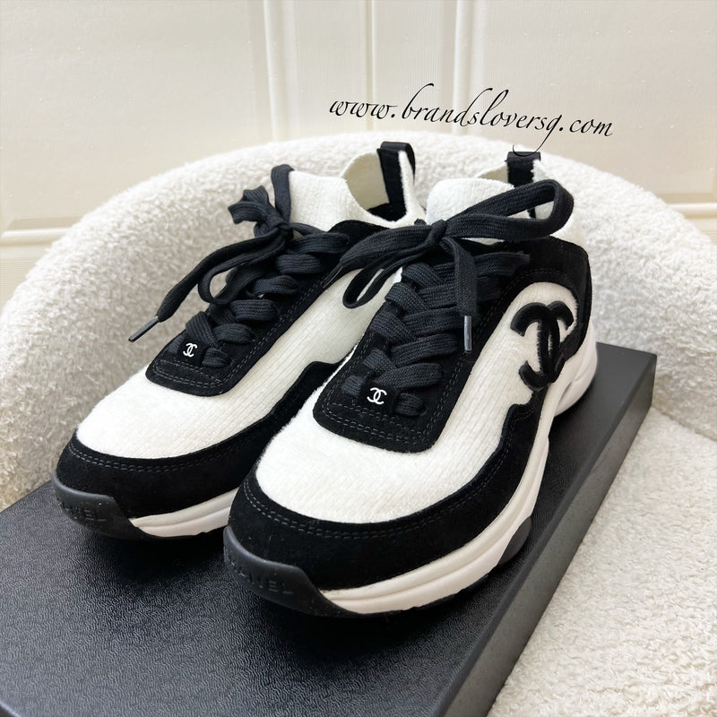 Chanel 21A Sneakers / Trainers in Black Suede and White Fabric Size 38