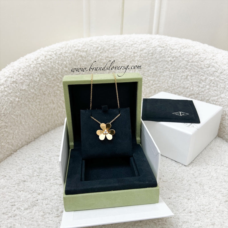 Van Cleef & Arpels VCA Frivole Large Model Pendant Necklace with 3 Diamonds in 18K Yellow Gold