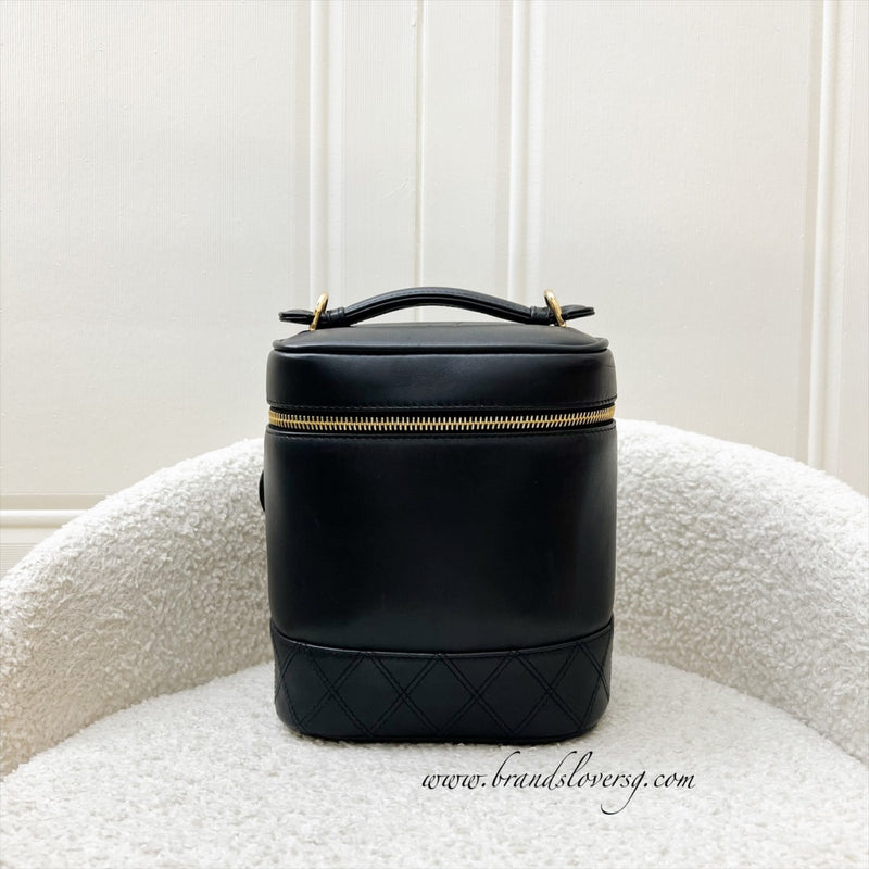 Chanel Vintage Vertical Vanity in Black Leather and GHW