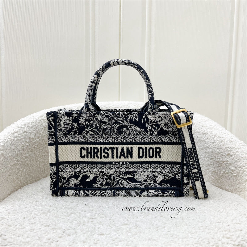 Dior logo embroidered canvas book tote best sale