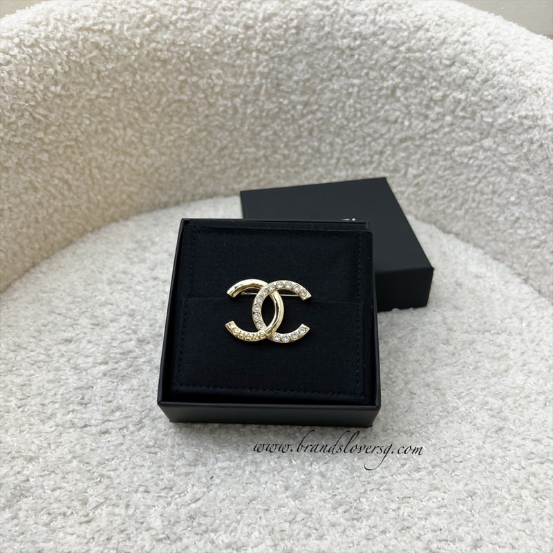 Chanel 24P Medium CC Brooch with Diamantes in LGHW