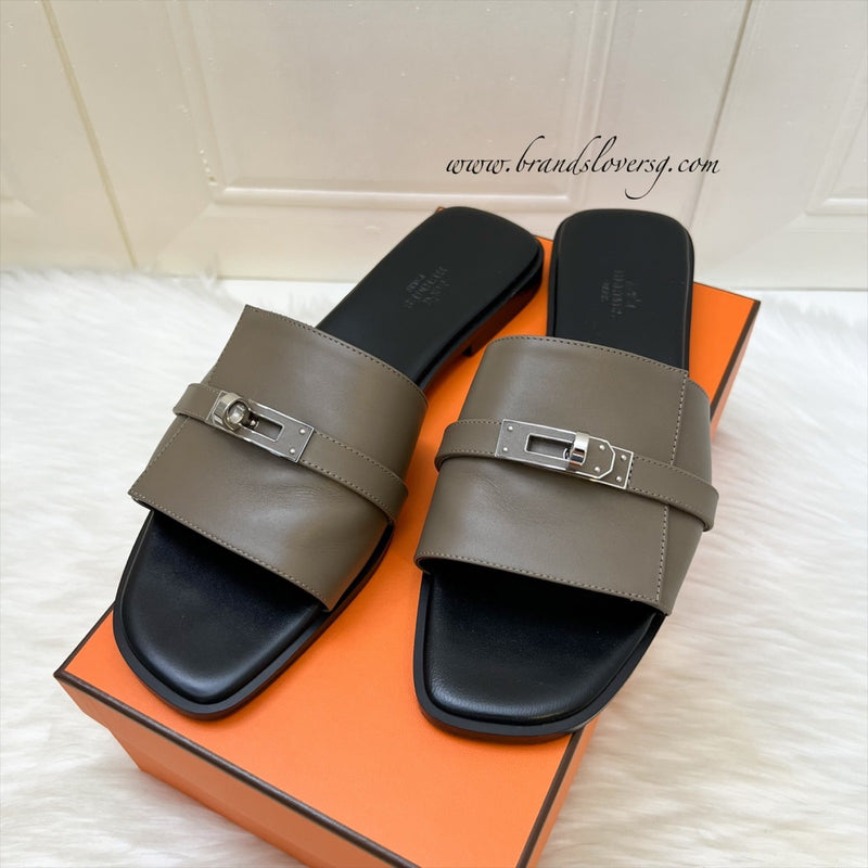 Hermes Guilia Sandals in Etoupe Calfskin and PHW Sz 40