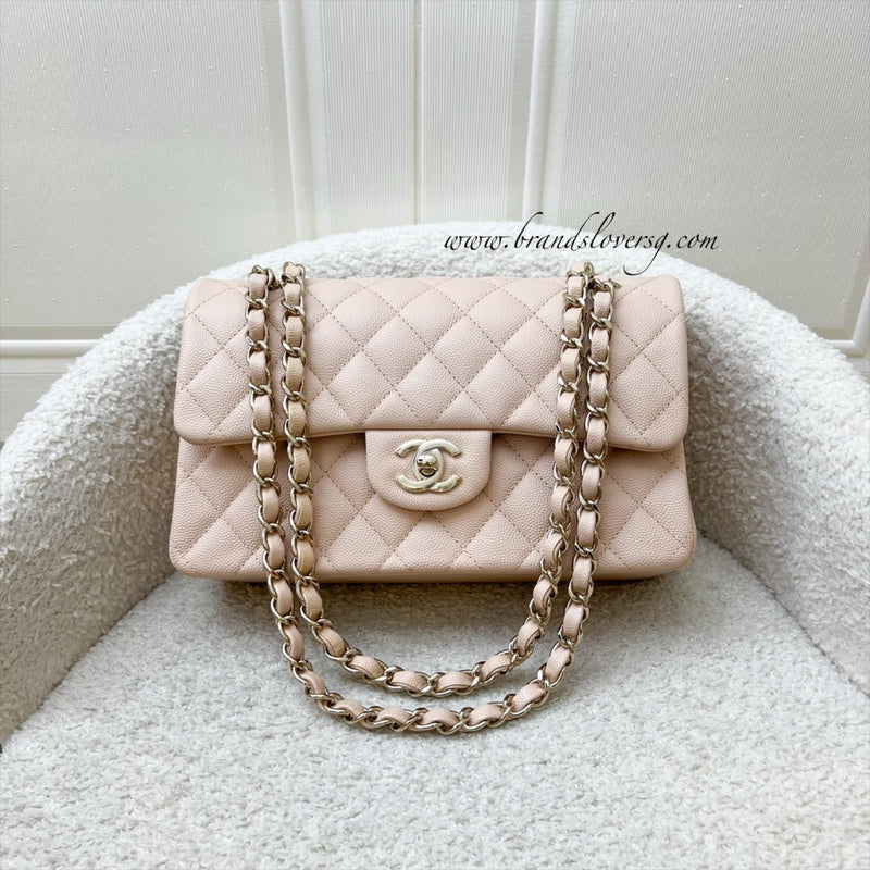 Beige Clair Chanel CHANEL Beige Clair Caviar Microchipped Medium