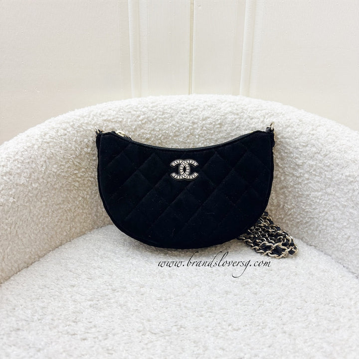 シャネル Chanel VIP ギフト スーイド ショルダーバッグ Chanel VIP Gift Crossbody Bag with Crystal Studded CC Logo in