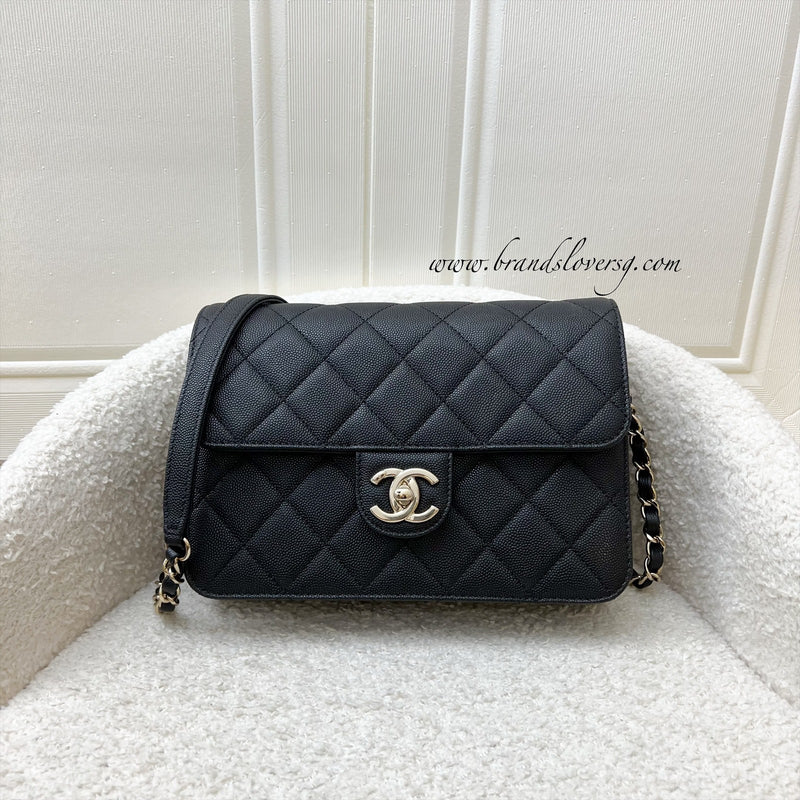 Chanel 22C Like-A-Wallet Flap Bag in Black Caviar and SHW (Model: AS3003)