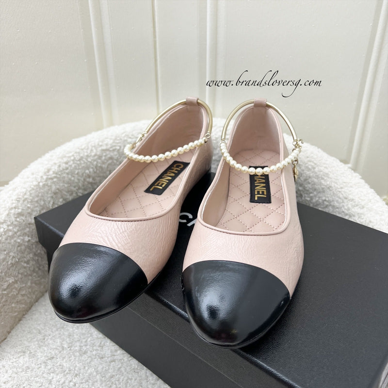 Chanel 23C Ballerinas in Nude Pink / Black Glossy Leather Size 38