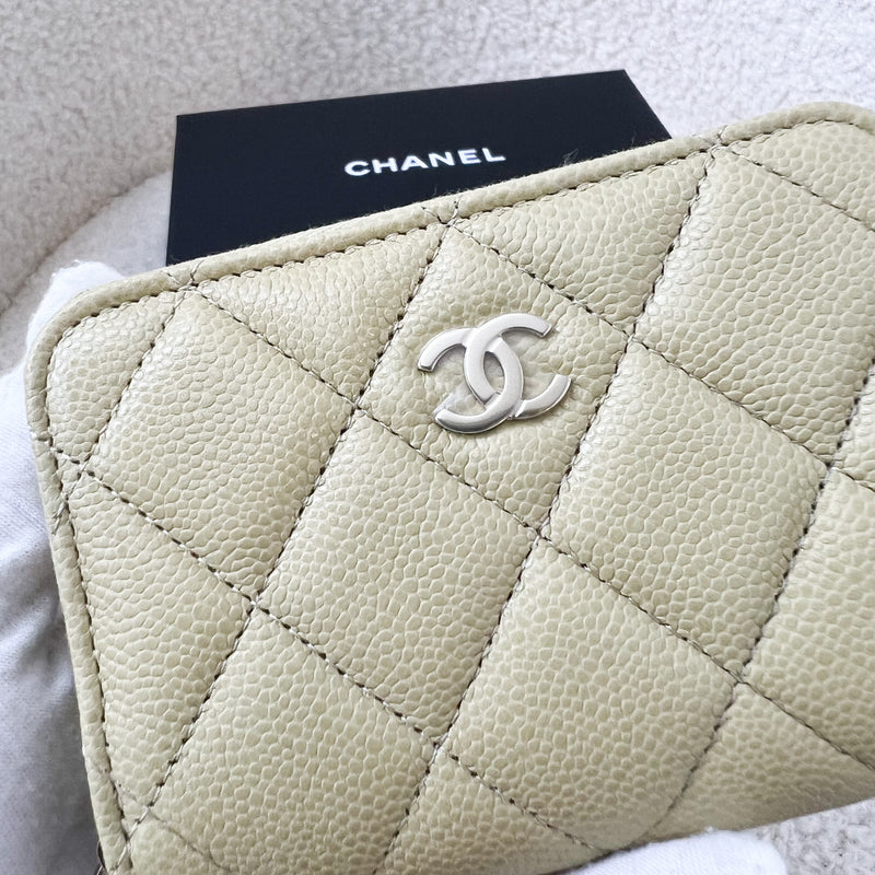 Chanel Classic Zippy Card Holder in Yellow Caviar LGHW