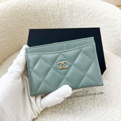Chanel Classic Flat Card Holder in Seafoam Green Caviar LGHW