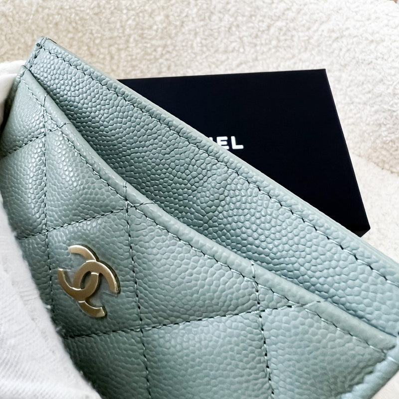 Chanel Classic Flat Card Holder in Seafoam Green Caviar LGHW