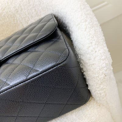 Chanel Jumbo Classic Flap CF in Black Caviar and GHW