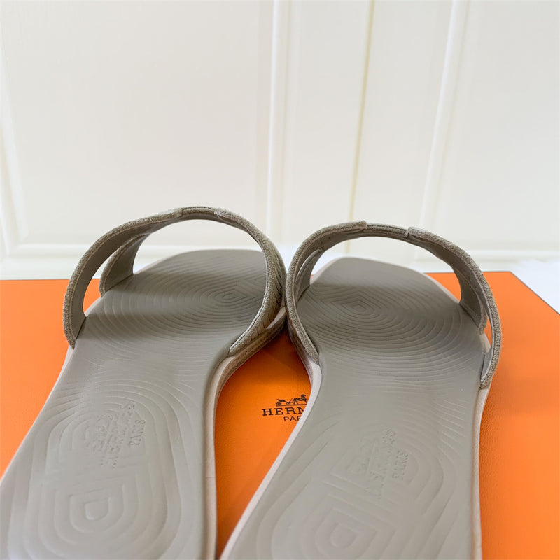 Hermes Oran Sandals in Vibrato Embossed Beige Sable Size 36