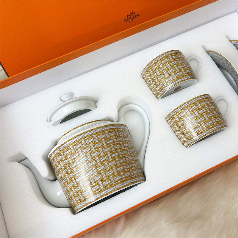 Hermes Mosaique Tea Pot Set with 2 Cups and Saucers in AU 24 (Gold)