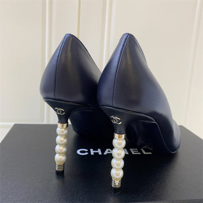 Chanel Heels with Pearl in Dark/Navy Leather
