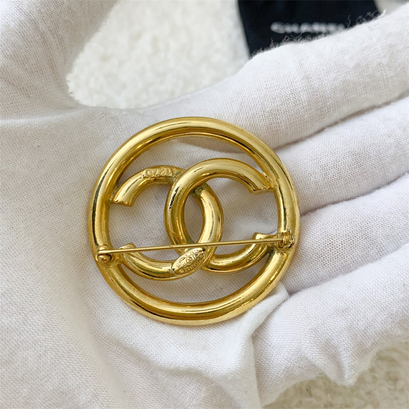 Chanel Vintage CC Round Brooch in Gold HW