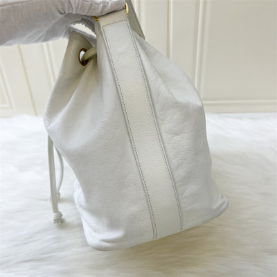 Chanel Vintage Bucket Bag in White Lambskin GHW