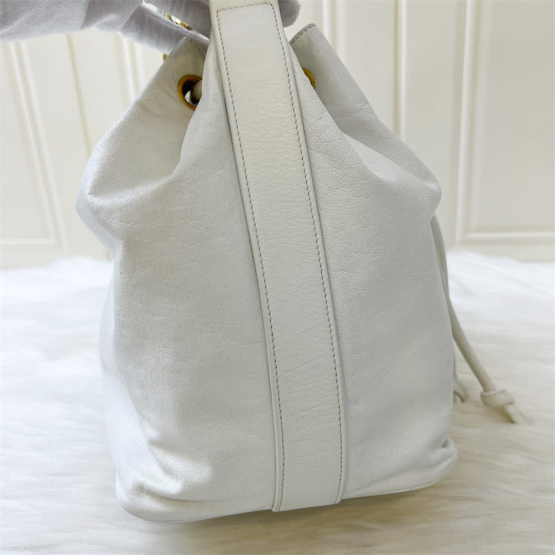 Chanel Vintage Bucket Bag in White Lambskin GHW