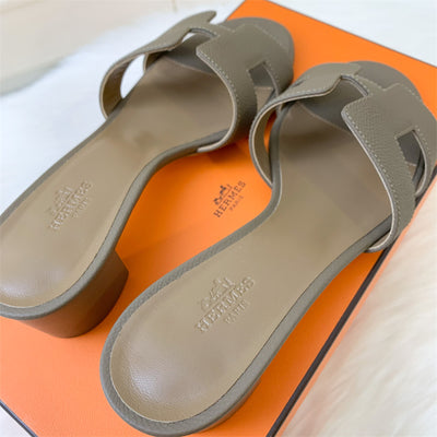 Hermes Oasis Sandals in Etoupe Epsom Leather Sz 36