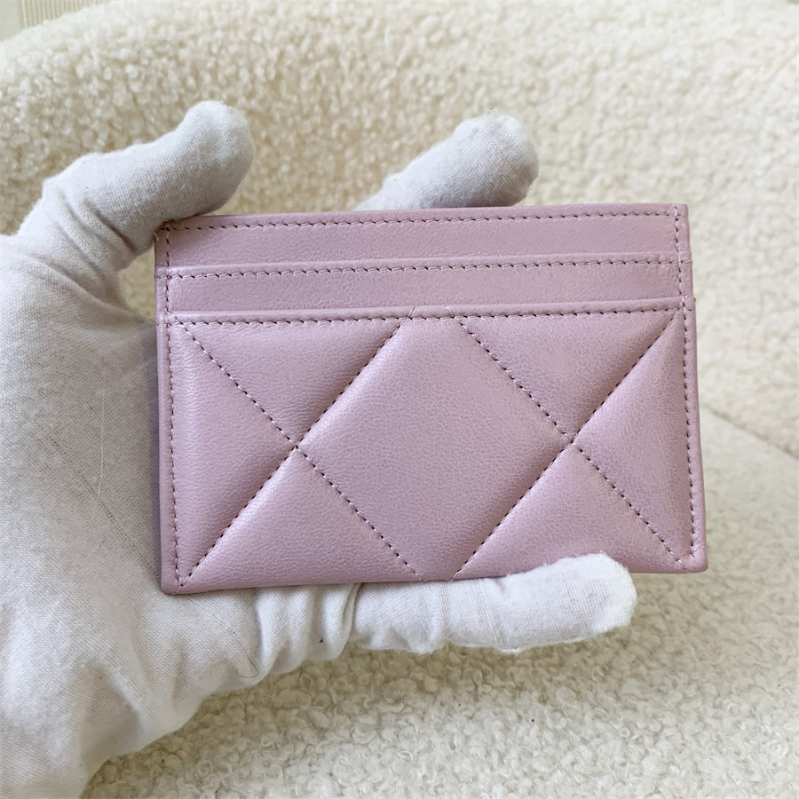 Chanel 22S Classic Flat Card Holder in Pink Caviar LGHW