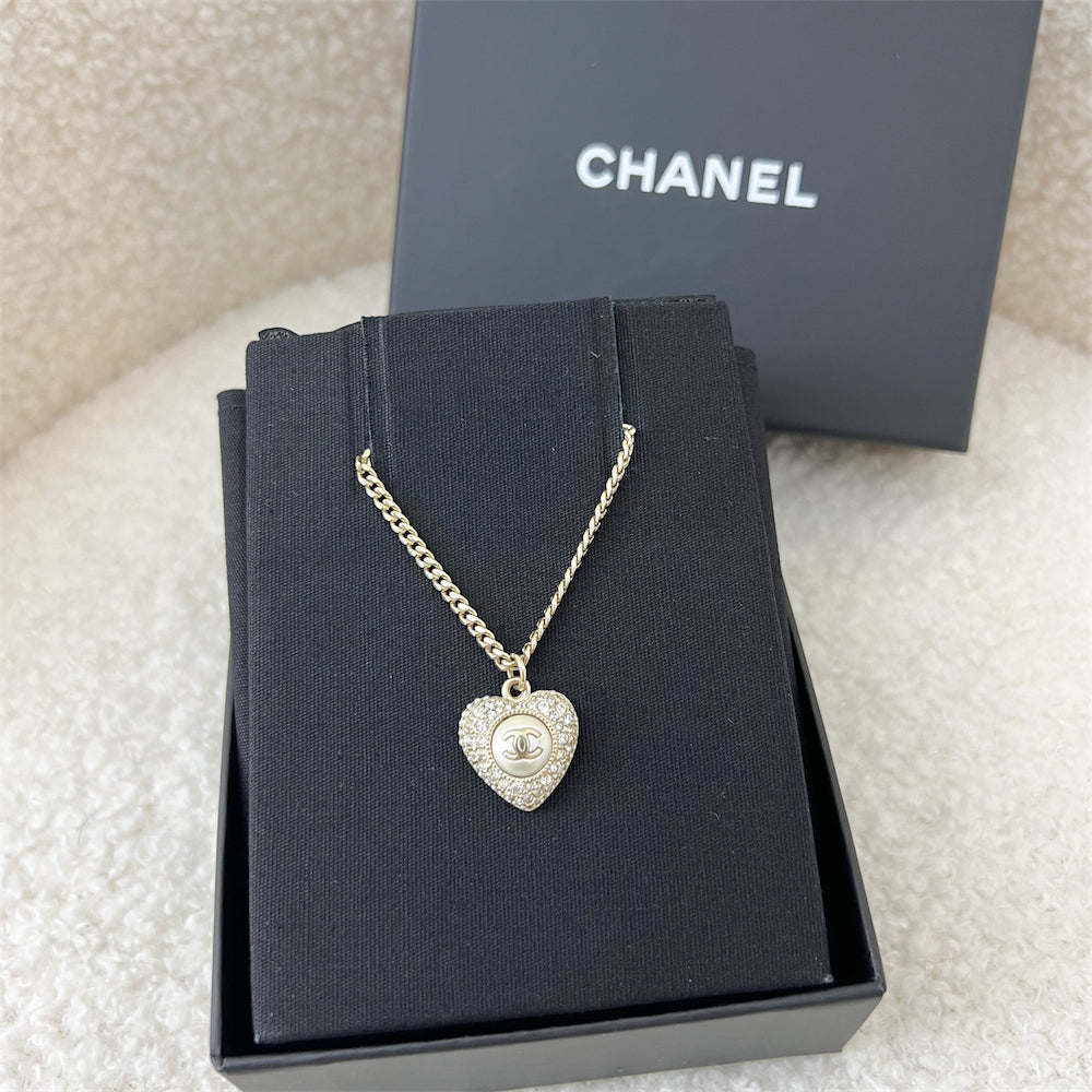 heart chanel necklace pearl