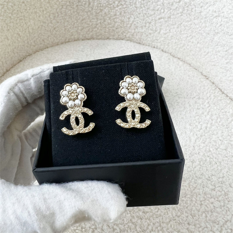 Chanel 22K Camellia Flower Earrings in LGHW