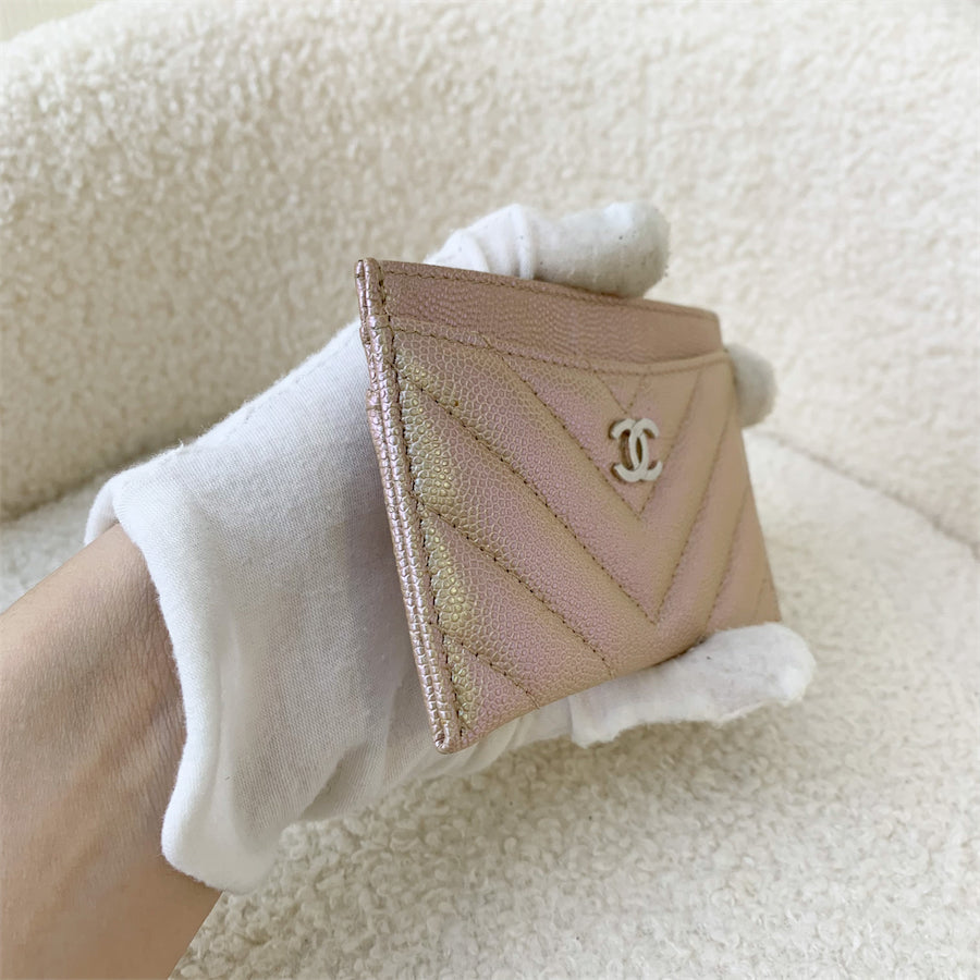 Chanel Classic Flat Card holder in 17B Iridescent Rose Gold Caviar