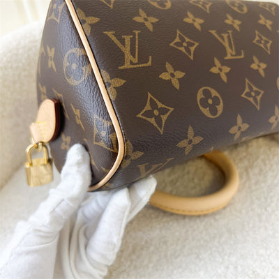 LV Speedy Bandouliere 20 in Monogram Canvas GHW (Without Patterned Strap) + Monogram strap.