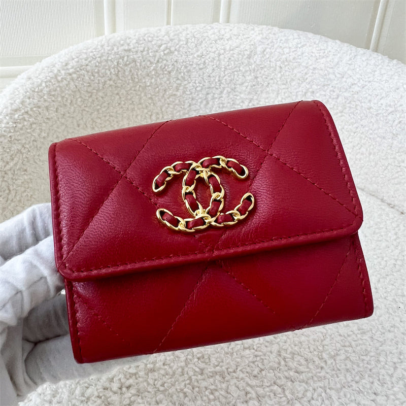 Chanel 19 XL Snap Cardholder in Red Lambskin GHW