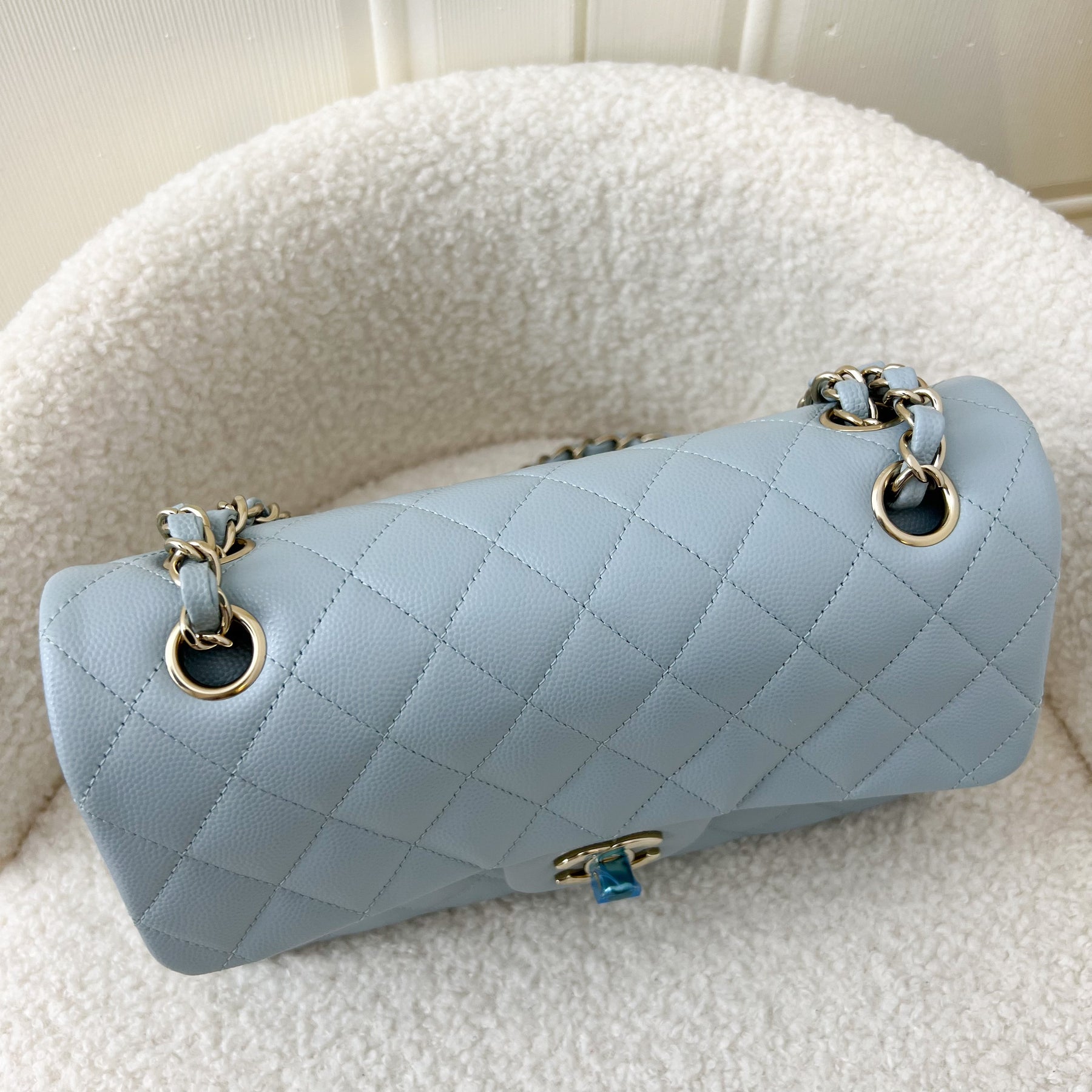 BNWT! 🦄 22P CHANEL Light Blue Caviar LGHW Medium Classic Flap 🦄 Bag  Microchip