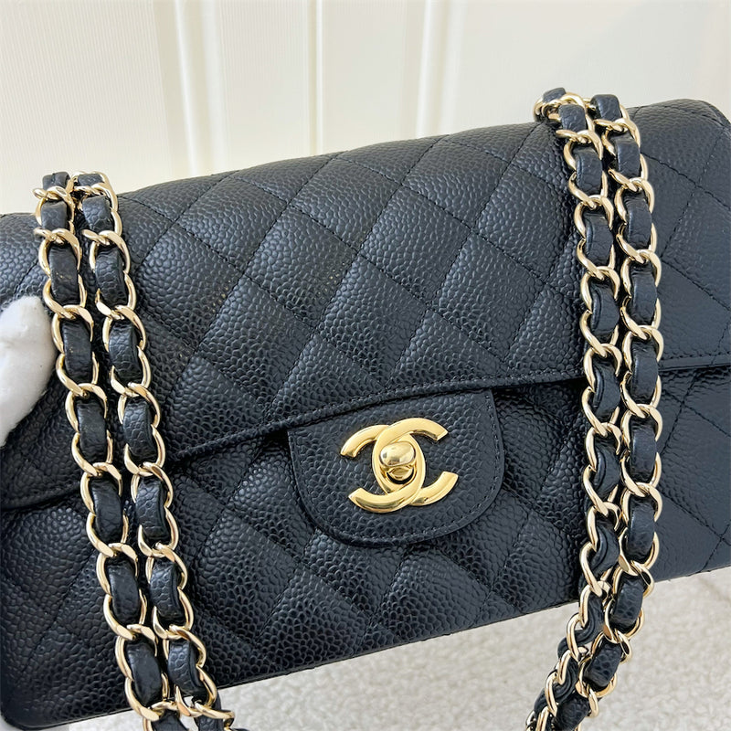 Chanel Small Classic Flap CF in Black Caviar GHW