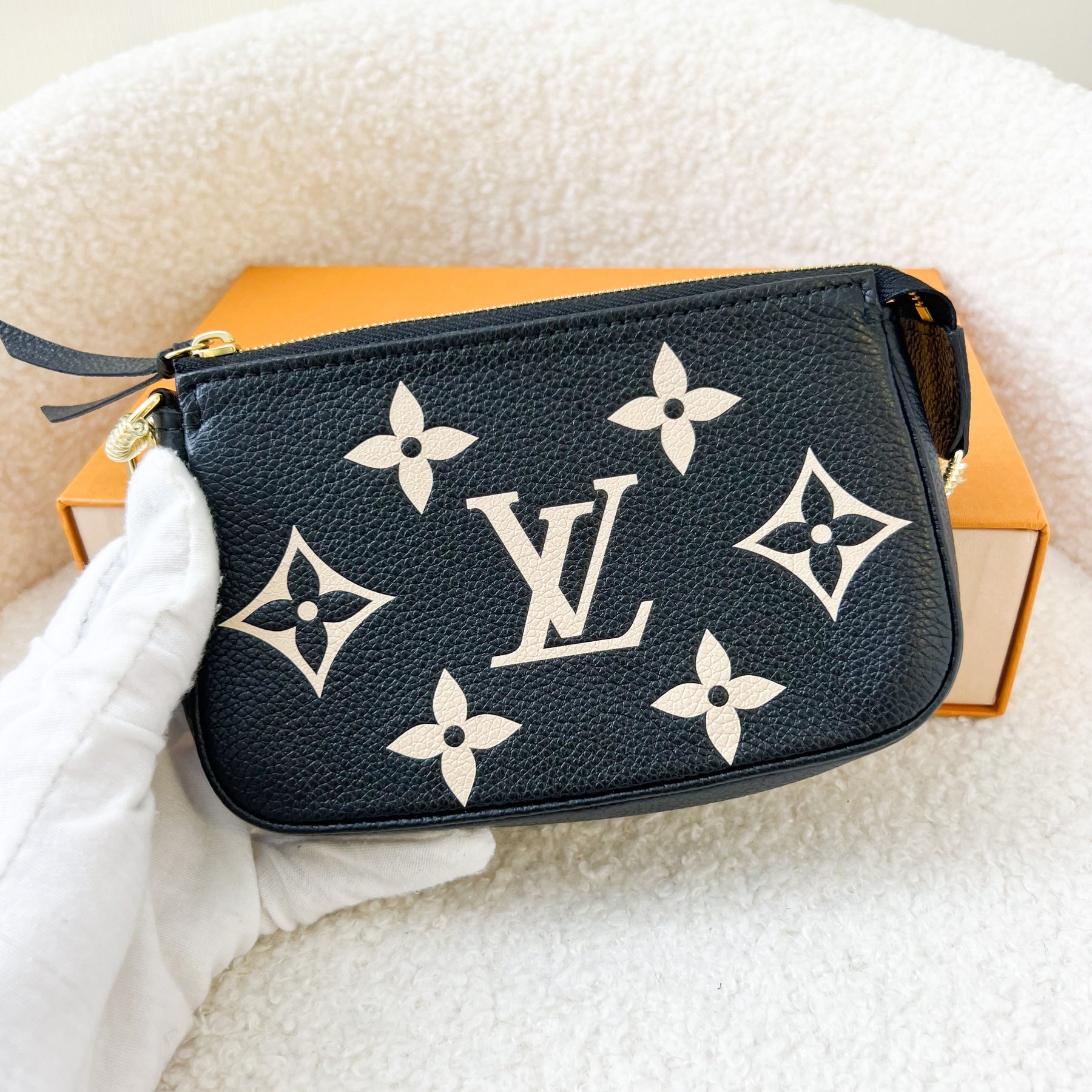 Dropship NEW Louis Vuitton LV Monogram Empreinte Leather Mini Pochette  Accessories Clutch Bag Spring In The City to Sell Online at a Lower Price
