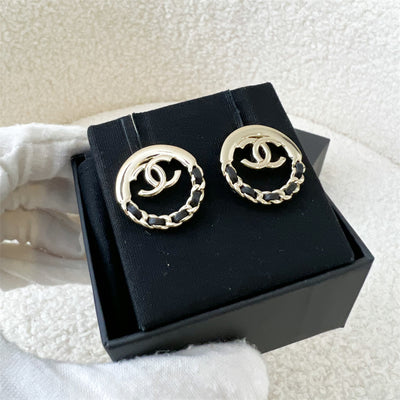 Chanel 22P / 23C CC Round Earrings in LGHW
