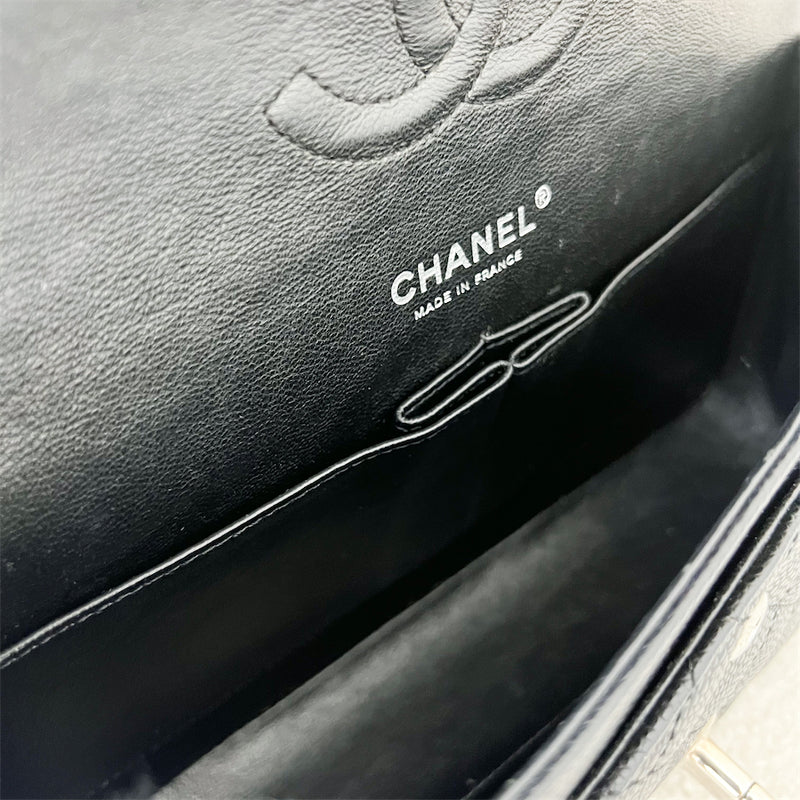 Chanel Medium Classic Flap CF in Black Caviar SHW