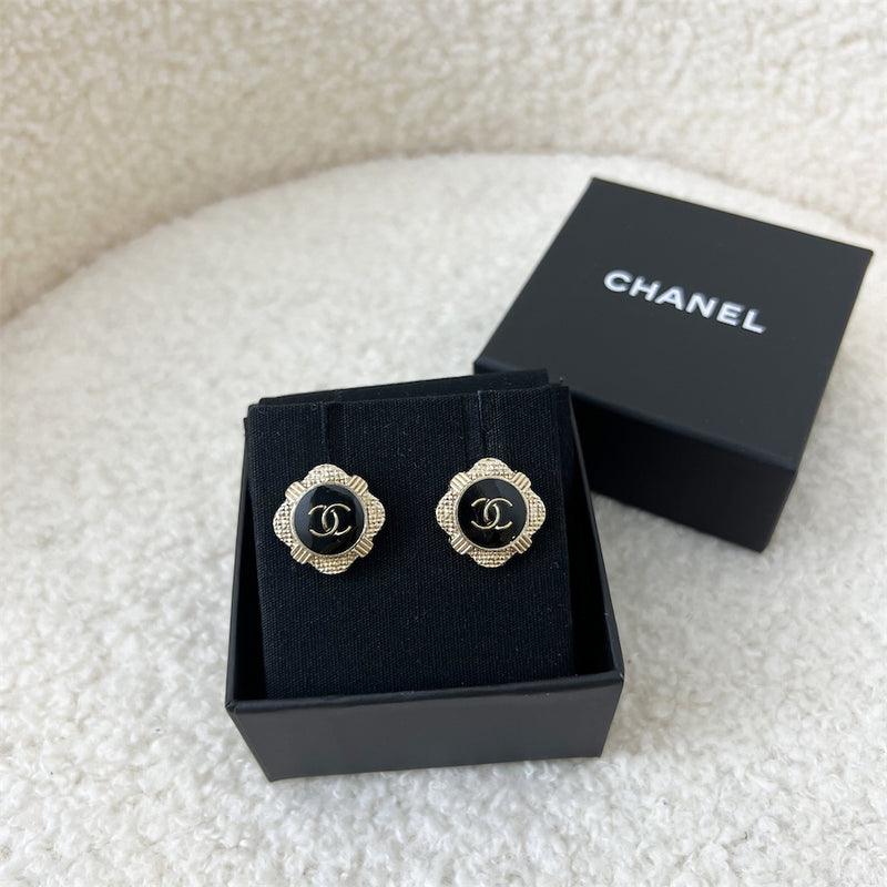 Chanel 21A CC Logo Black Earrings in AGHW