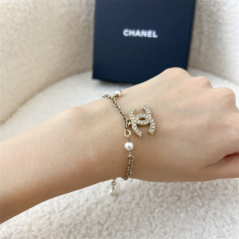 Chanel 21P CC Logo with Diamantes Bracelet in LGHW