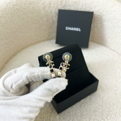 Chanel 23C CC Logo Hoop Earrings in LGHW