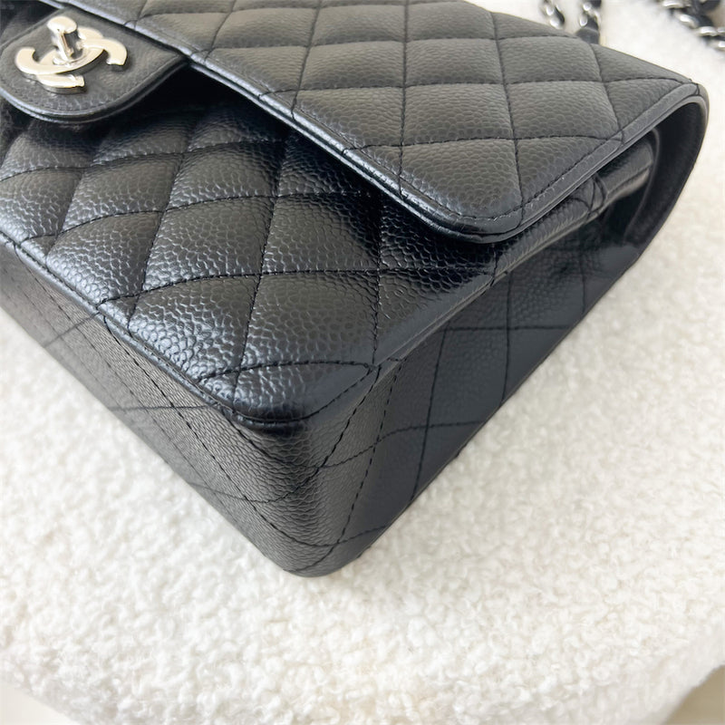 Chanel Medium Classic Flap CF in Black Caviar SHW